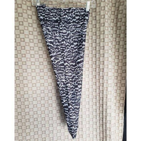 Fabletics Mid-Rise PowerHold® Leggings - Picture 4 of 6